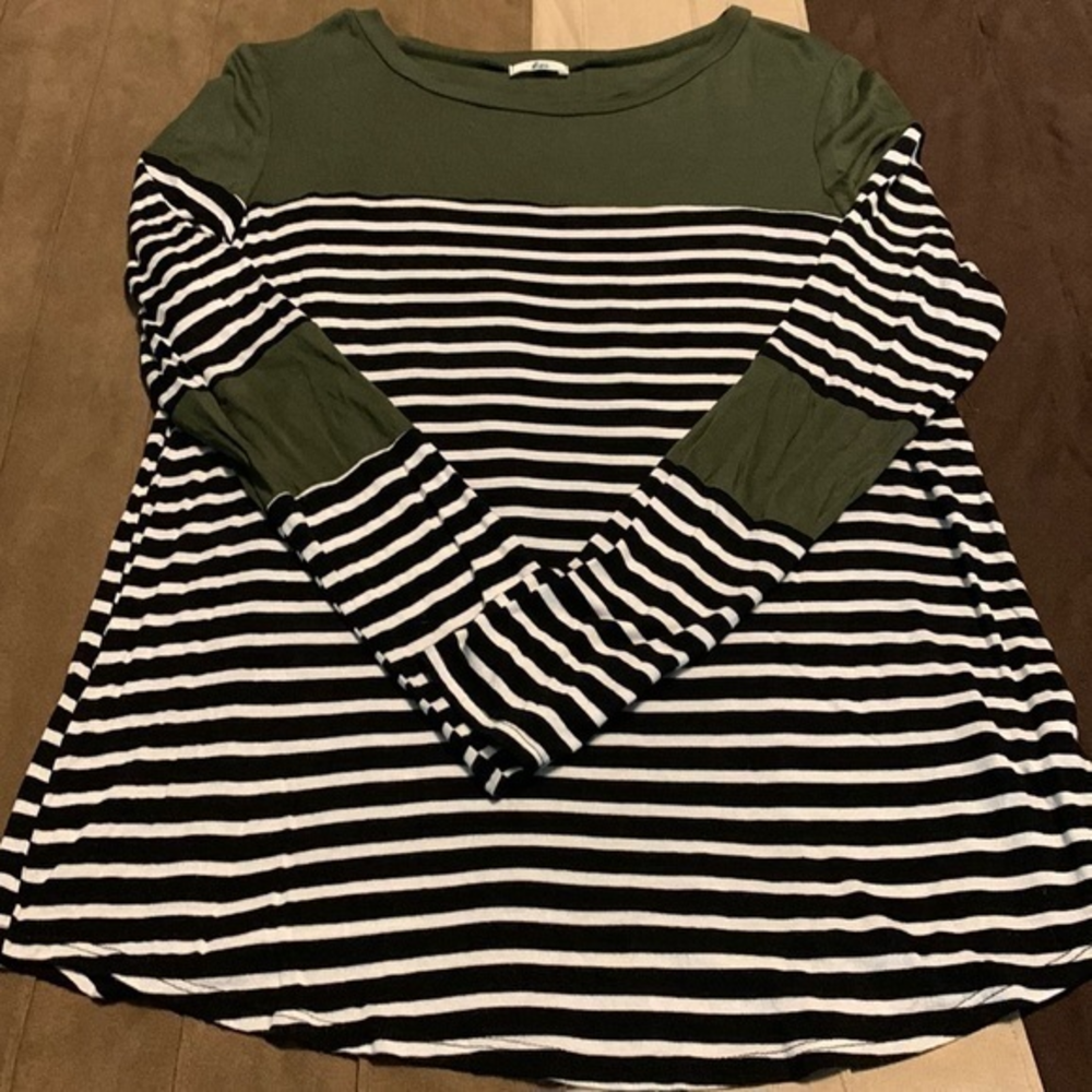 Long sleeved‎ top
